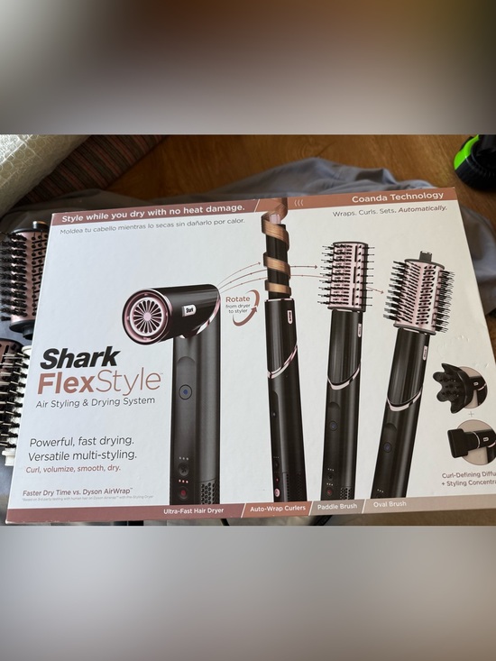 Shark Other - Shark Auto-Wrap Curler in Black with Rose Gold Accents. Cones with two extras